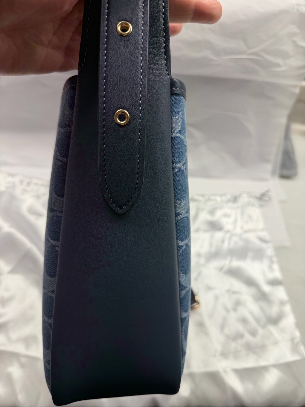 Coach Outlet Hadley Convertible Crossbody Bag In Signature Denim - Picture 5 of 11